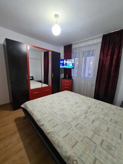 Apartament cu 3 camere decomandat în Tineretului