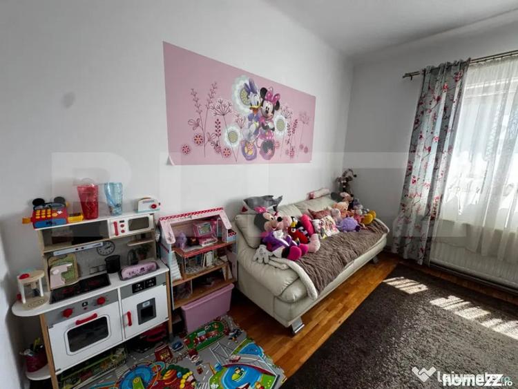 Casă cu 7 camere cu Teren 585 Mp în Teiu