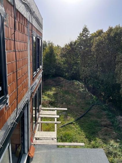 Casă individuală cu 6 camere cu Teren 684 Mp în Băbana