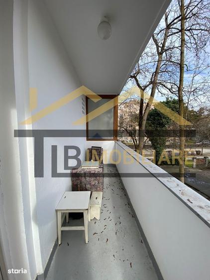 Apartament cu 3 camere semidecomandat în Central