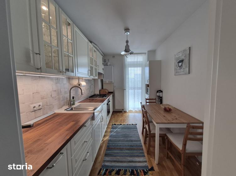 Apartament cu 4 camere decomandat în Central
