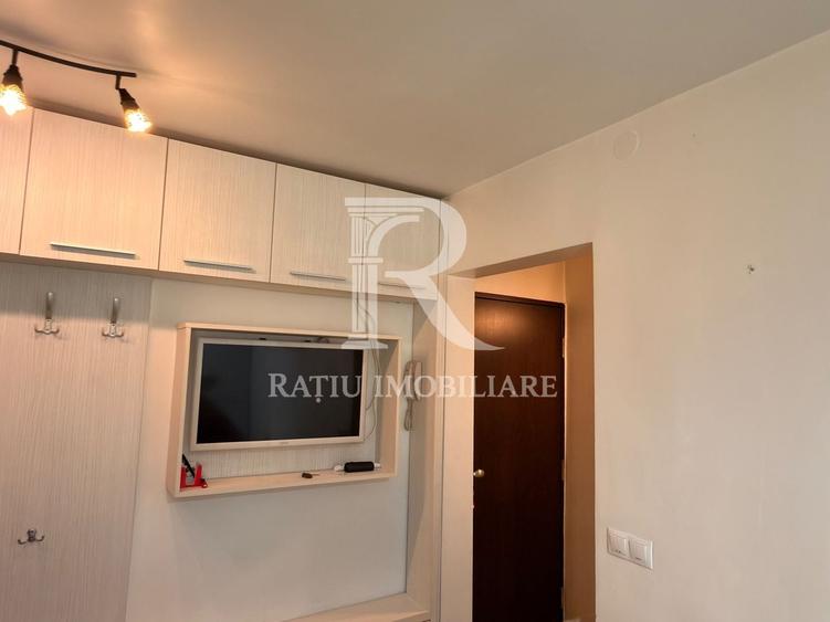 Apartament cu 2 camere semidecomandat, mobilat în Rogerius