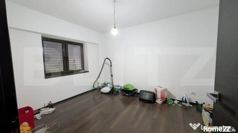 Apartament cu 3 camere semidecomandat în Micro 3