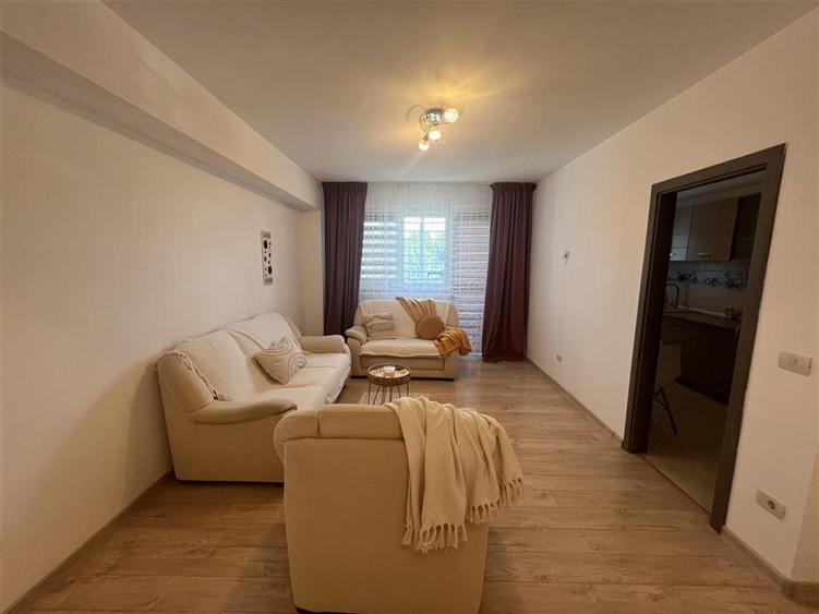 Apartament cu 2 camere decomandat, mobilat în Sud