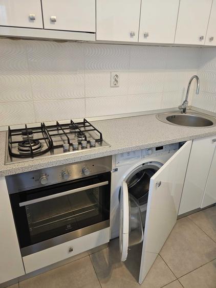 Garsonieră decomandată în Valea Adâncă