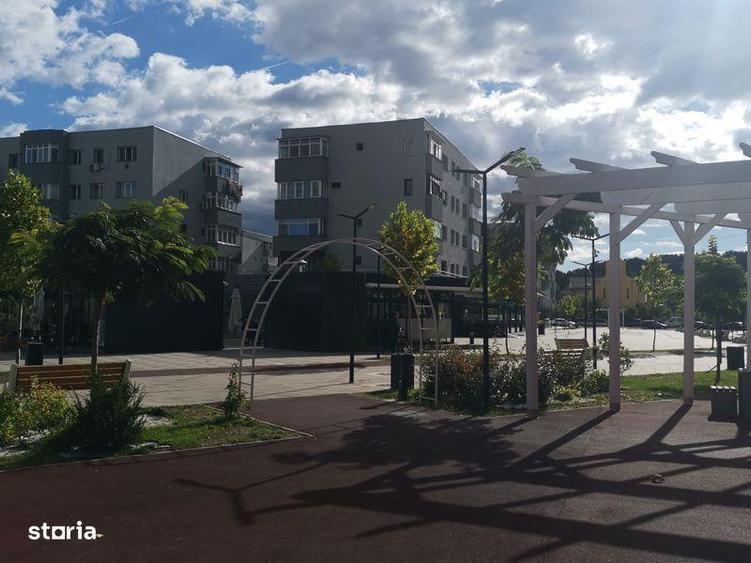Apartament cu 4 camere decomandat în Fărcășești