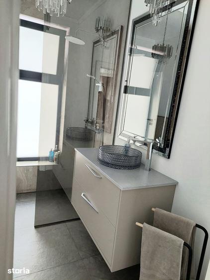 Casă cu 4 camere cu Teren 450 Mp în Central