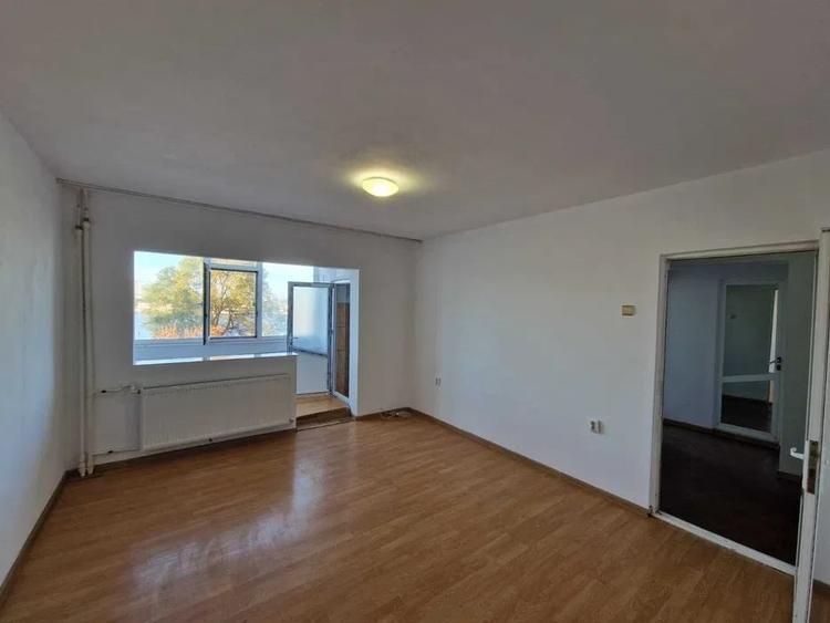 Apartament cu 2 camere decomandat în Pelican