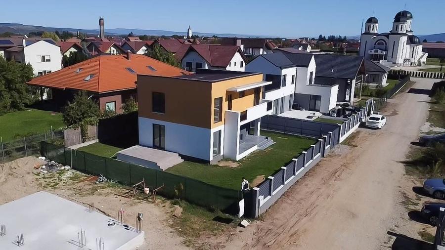Casă cu 4 camere în Drumul Carului