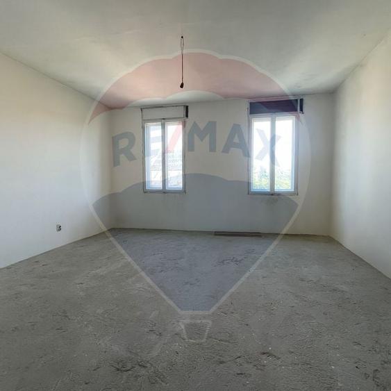 Casă individuală cu 15 camere cu Canalizare în Elisabetin