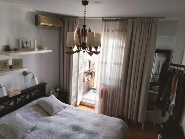 Apartament cu 4 camere semidecomandat în Tineretului