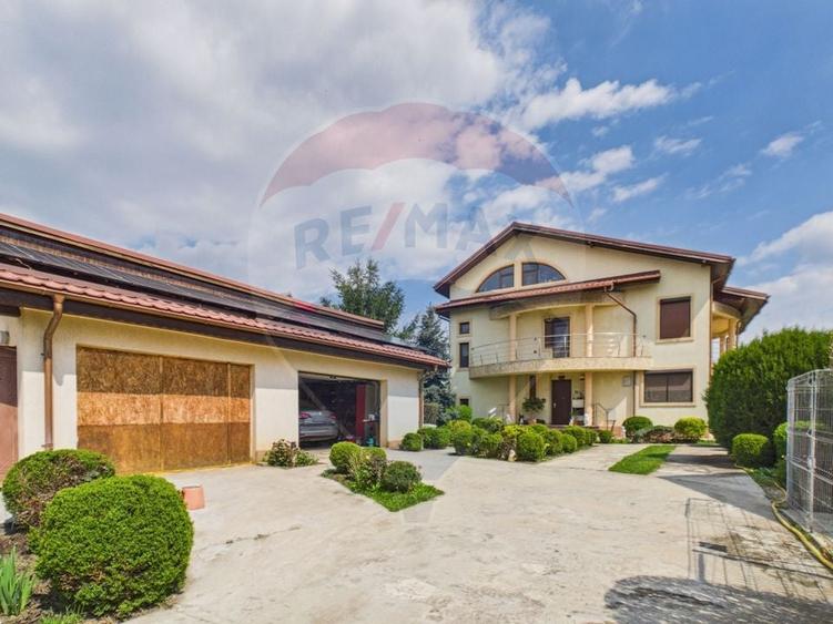 Casă cu 6 camere cu Teren 1226 Mp în Central