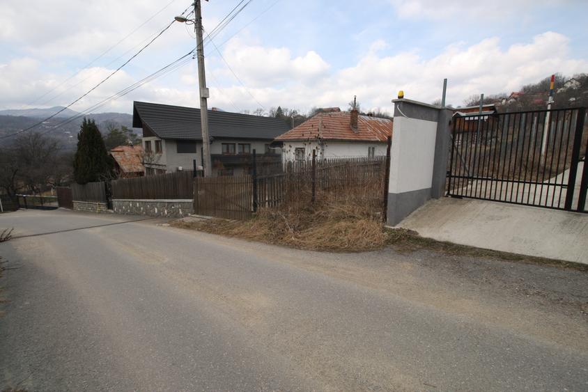 Teren agricol intravilan de 4670 mp, în Comarnic