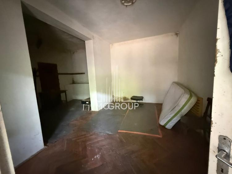 Casă individuală cu 7 camere cu Canalizare în Dâmbul Rotund