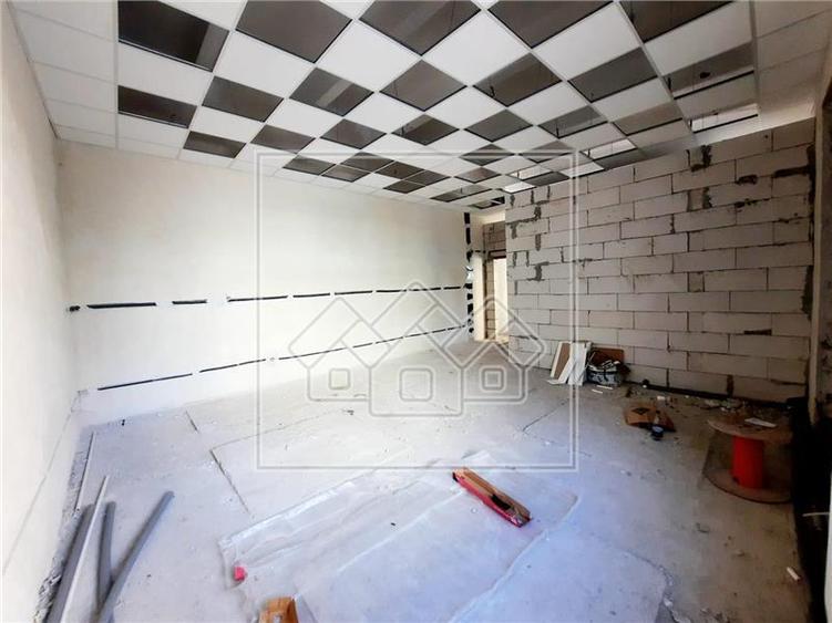 Birou, de 270 mp, în Valea Aurie