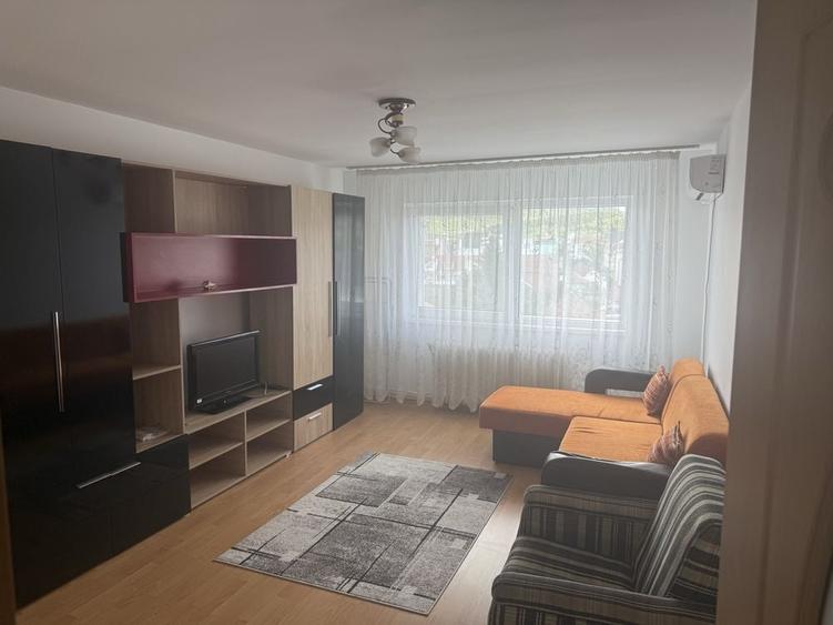 Apartament cu 2 camere decomandat în Exterior Vest