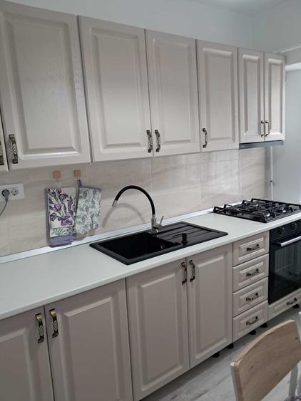 Apartament cu 3 camere decomandat, mobilat în Central