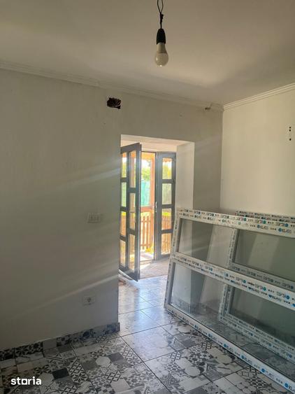 Casă cu 2 camere cu Teren 950 Mp în Calea București