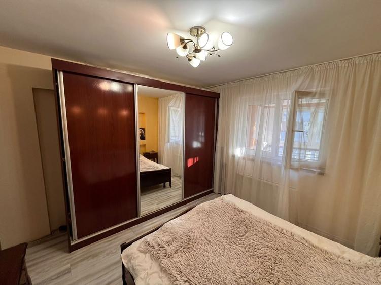 Apartament cu 3 camere decomandat, mobilat în Nerva Traian