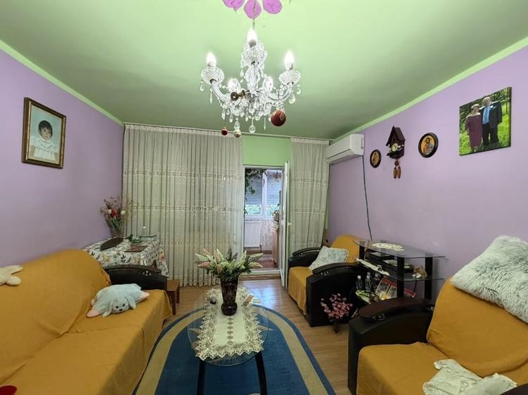 Apartament cu 3 camere semidecomandat, mobilat în Lipovei