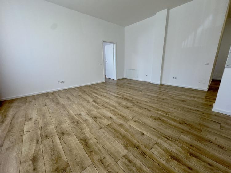 Apartament cu 3 camere semidecomandat în Florești