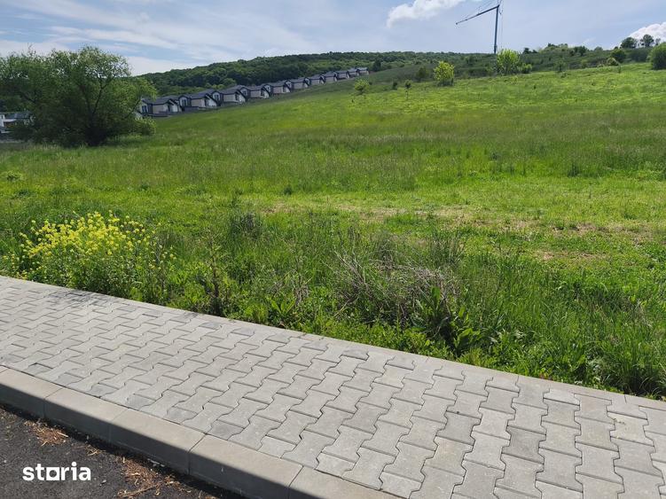 Teren de 577 mp, în Livezeni