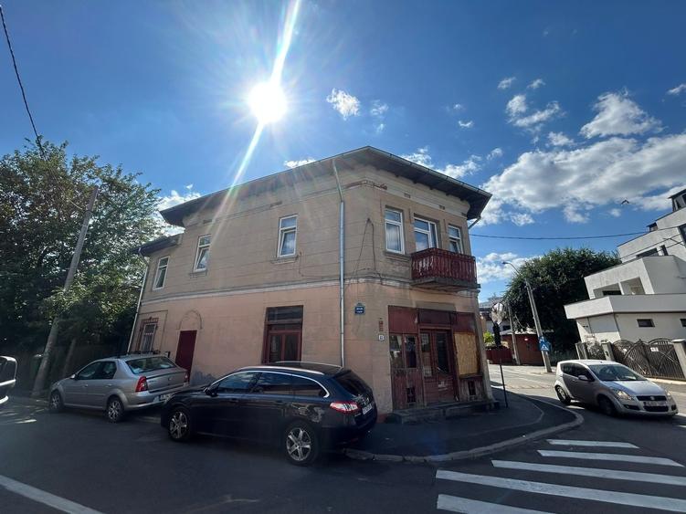 Casă cu 4 camere cu Canalizare în Banu Manta