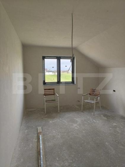 Duplex cu 4 camere cu Canalizare în Central