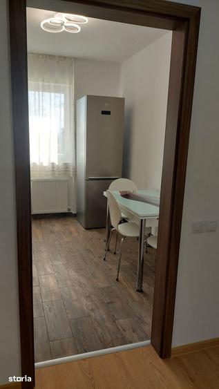 Apartament cu 2 camere decomandat în Tractorul