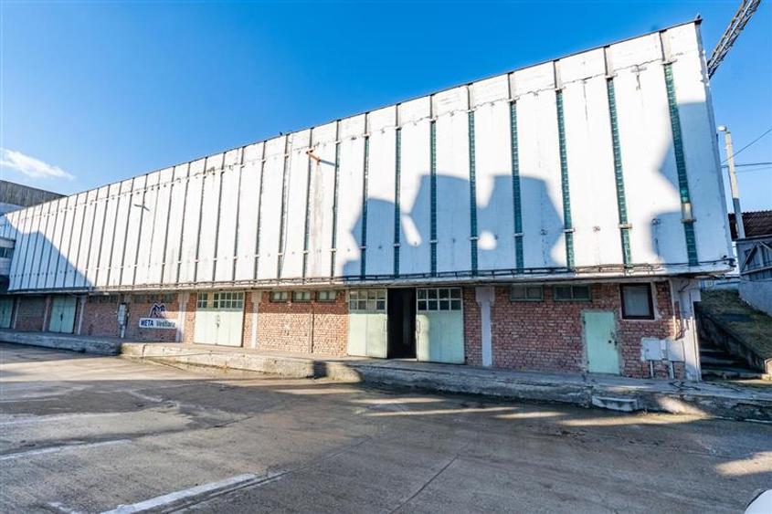 Spațiu comercial, de 2,920 mp, în Periferie