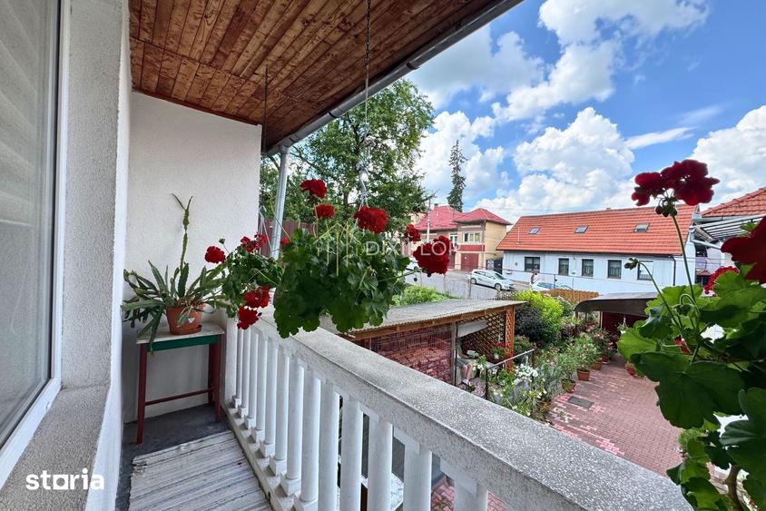 Casă cu 9 camere cu Teren 336 Mp în Central