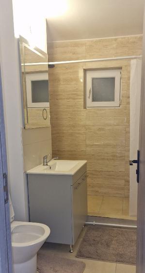 Apartament cu 2 camere decomandat în Rovine