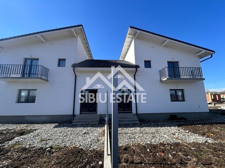 Duplex cu 4 camere cu Canalizare în Mohu