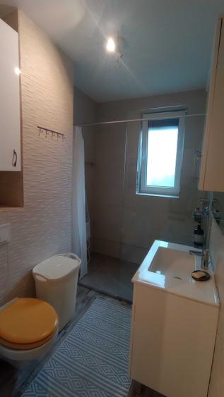 Apartament cu 3 camere decomandat în Europa