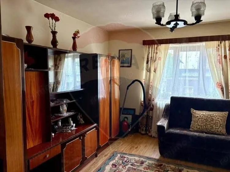 Casă cu 2 camere cu Teren 557 Mp în Central