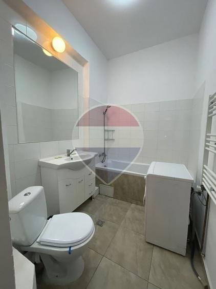Apartament cu 3 camere semidecomandat în P-ța Unirii