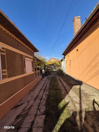 Casă cu 4 camere cu Teren 1440 Mp în Central