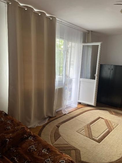 Apartament cu 2 camere semidecomandat, mobilat în Micro III
