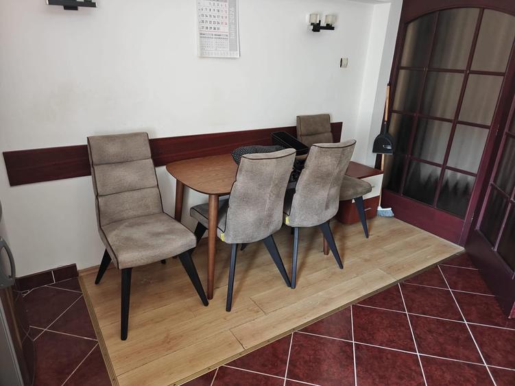 Apartament cu 4 camere decomandat în Central