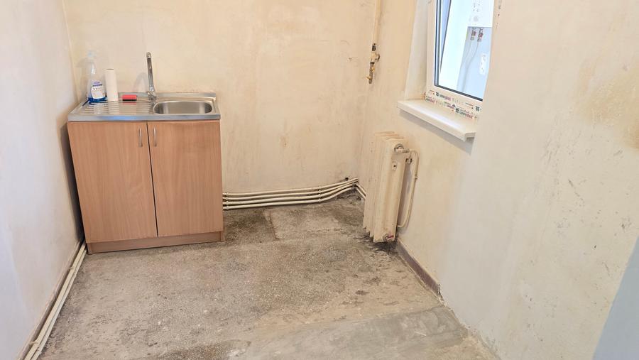 Vand apartament 2 camere decomandat in Deva, zona Gojdu, etaj 1, bloc de 4 etaje - 4