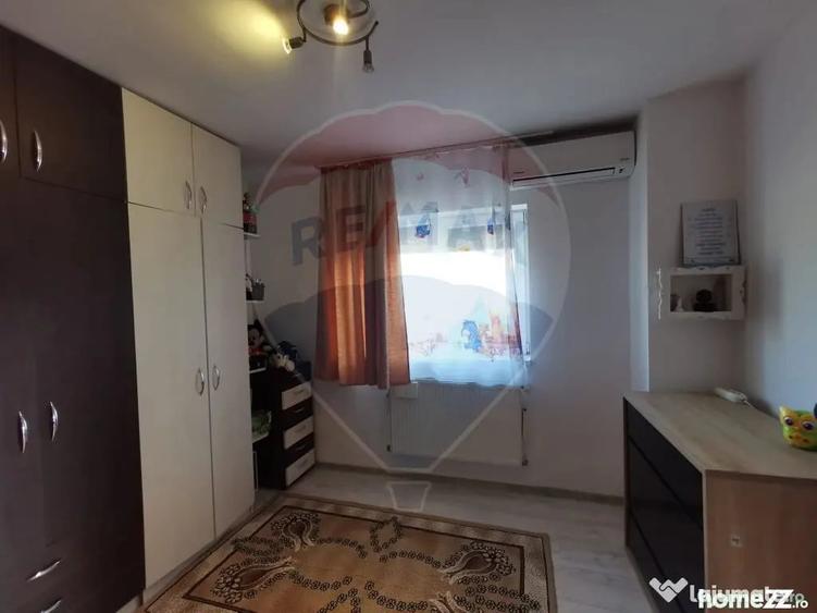 Casă cu 7 camere cu Teren 342 Mp în Calea Clujului