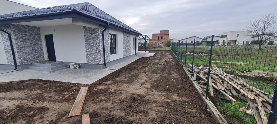 Casă individuală cu 4 camere cu Canalizare în Gulia