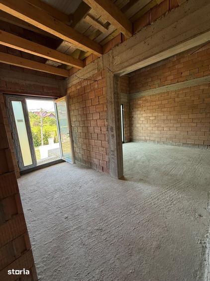 Casă cu 3 camere cu Teren 400 Mp în Corunca
