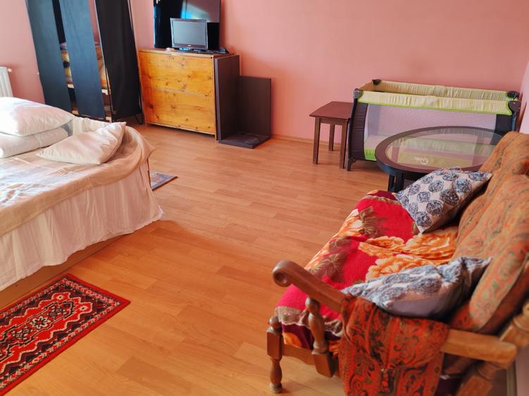 Casă cu 7 camere cu Canalizare în Satu Nou