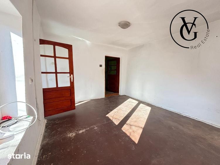 Casă cu 3 camere semidecomandat cu Teren 387 Mp în Lumina