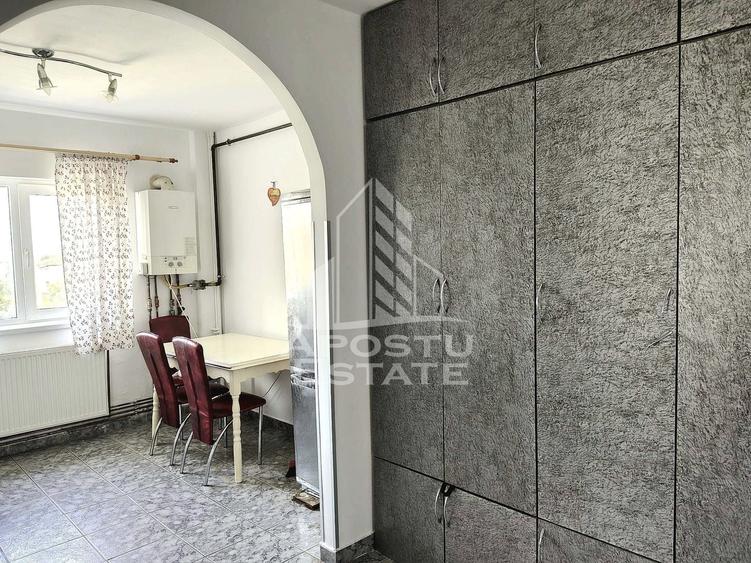 Apartament cu 2 camere semidecomandat, mobilat în Micălaca