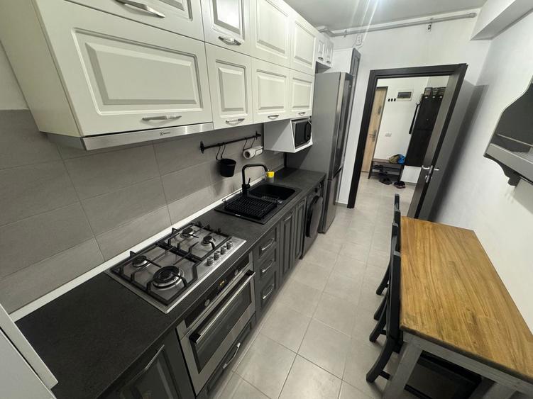 Apartament cu 2 camere decomandat, mobilat în Tomis Plus