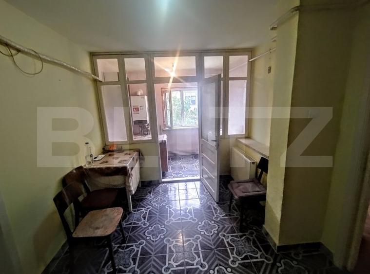 Apartament cu 3 camere decomandat în Craiovița Nouă