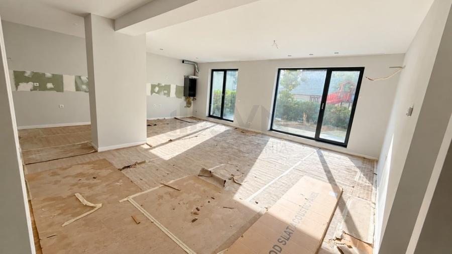 Apartament cu 5 camere decomandat în Băneasa