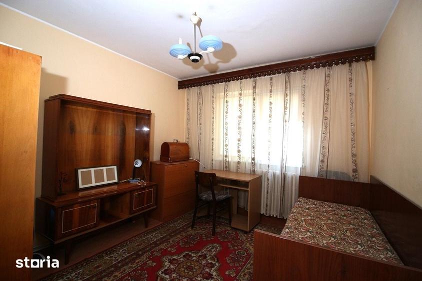 Apartament cu 3 camere decomandat în Cornișa